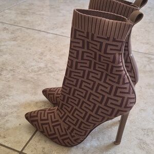 Steve Madden Diani Pattern Pointy Toe Mid Calf Sock Boot Sz 6 Medium